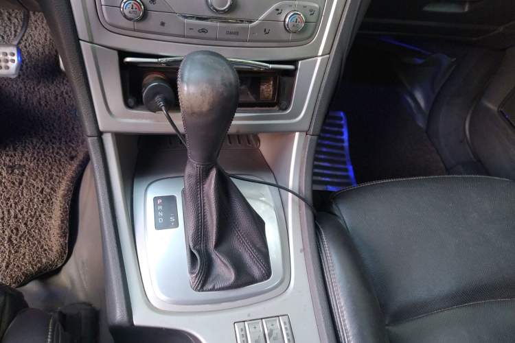 Used Ford Mondeo 2008 2.3L Luxury Sport Navigation Edition Gear Lever