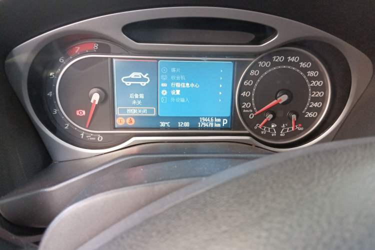 Used Ford Mondeo 2008 2.3L Luxury Sport Navigation Edition Odometer Close Up