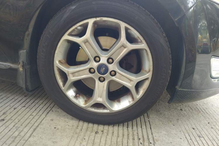 Used Ford Mondeo 2008 2.3L Luxury Sport Navigation Edition Right Front Wheel Hub