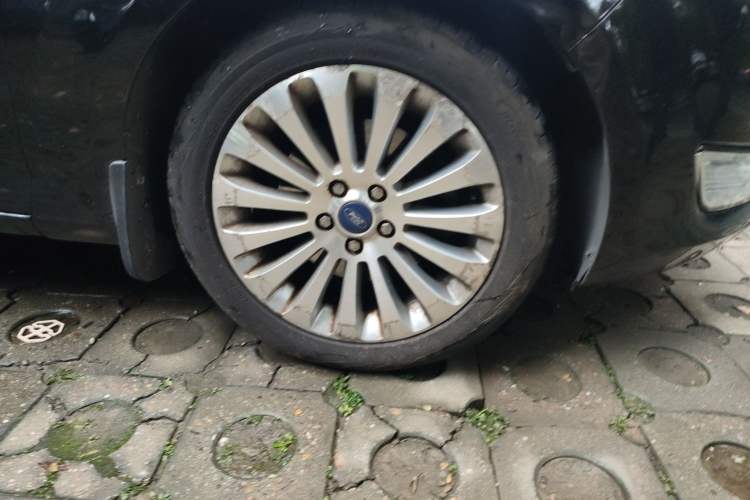 Used Ford Mondeo 2008 2.3L Ultimate Edition Right Front Wheel Hub