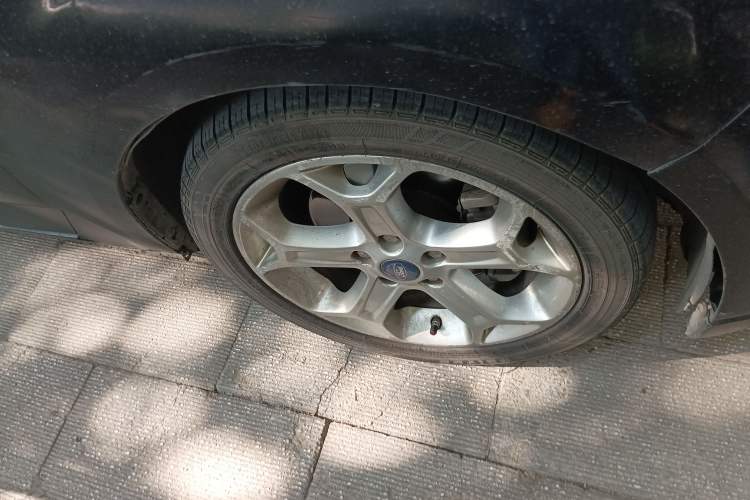 Used Ford Mondeo 2008 2.3L Luxury Sport Navigation Edition Right Front Wheel Hub