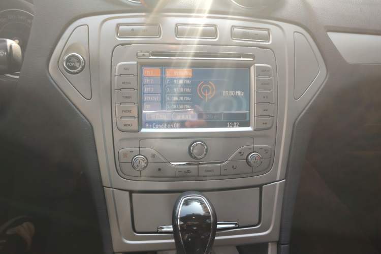 Used Ford Mondeo 2008 2.3L Luxury Sport Navigation Edition Audio And AC Panel
