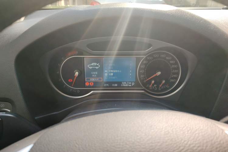 Used Ford Mondeo 2008 2.3L Luxury Sport Navigation Edition Odometer Close Up