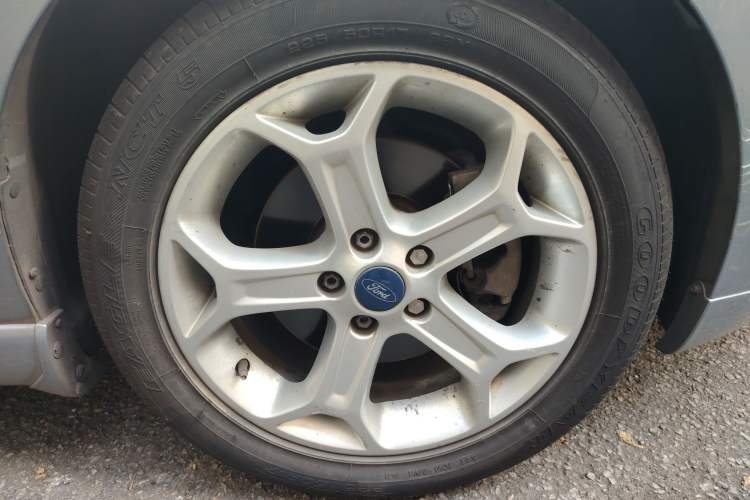 Used Ford Mondeo 2008 2.3L Luxury Sport Navigation Edition Right Front Wheel Hub