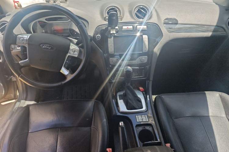Used Ford Mondeo 2008 2.3L Ultimate Edition Center Console