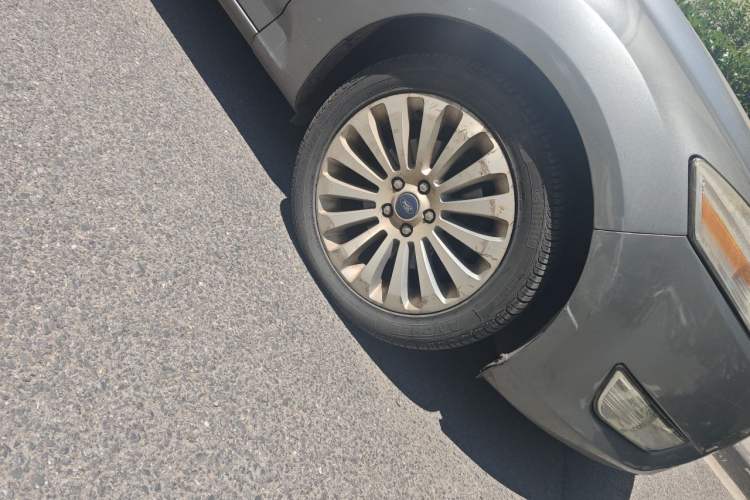 Used Ford Mondeo 2008 2.3L Ultimate Edition Right Front Wheel Hub