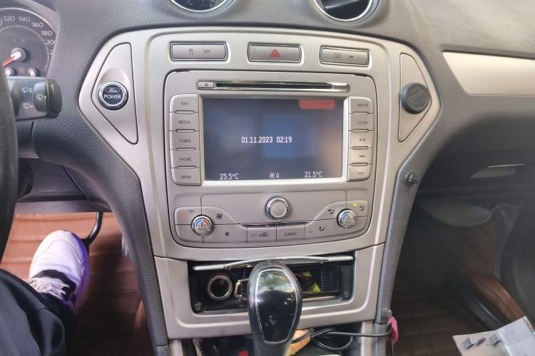 Used Ford Mondeo 2008 2.3L Luxury Sport Navigation Edition Audio And AC Panel