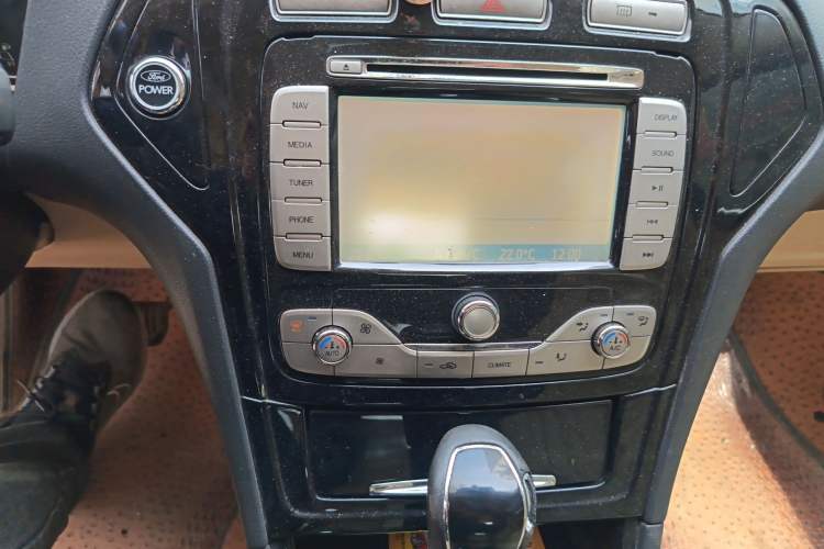 Used Ford Mondeo 2010 2.3L Luxury Version Audio And AC Panel
