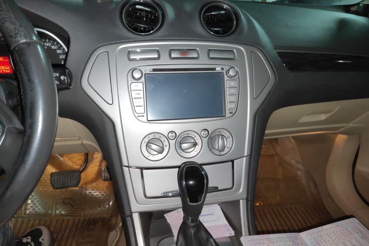 Used Ford Mondeo 2010 2.3L Fashion Edition Audio And AC Panel