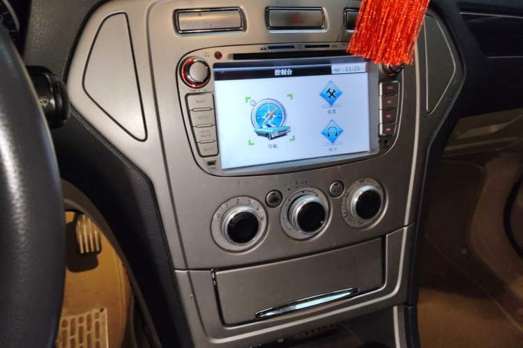 Used Ford Mondeo 2010 2.3L Fashion Edition Audio And AC Panel