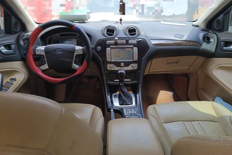Used Ford Mondeo 2010 2.3L Luxury Version Center Console