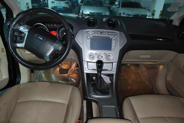 Used Ford Mondeo 2010 2.3L Fashion Edition Center Console