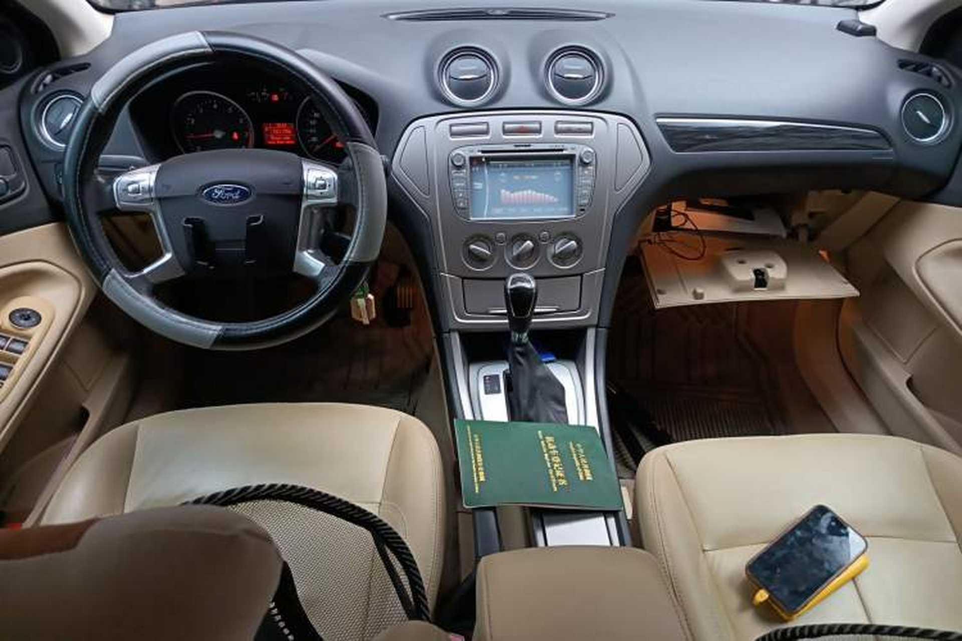 Used Ford Mondeo 2010 2.3L Fashion Edition Center Console