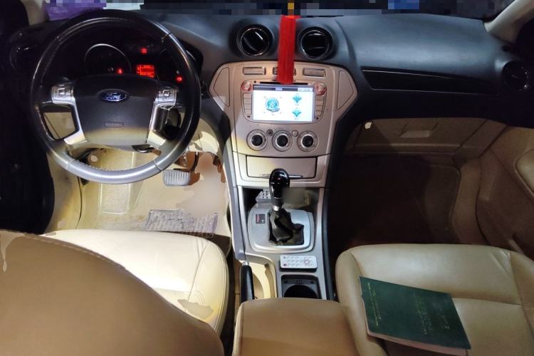 Used Ford Mondeo 2010 2.3L Fashion Edition Center Console