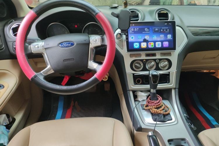 Used Ford Mondeo 2010 2.3L Fashion Edition Center Console