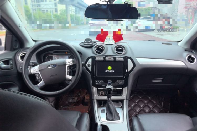 Used Ford Mondeo 2010 2.3L Fashion Edition Center Console