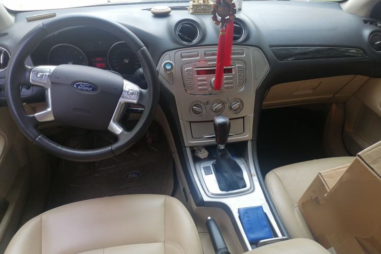 Used Ford Mondeo 2010 2.3L Fashion Edition Center Console