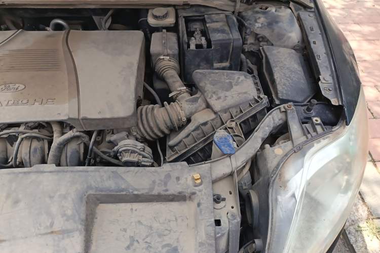 Used Ford Mondeo 2010 2.3L Luxury Version Engine Bay Left