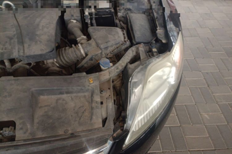 Used Ford Mondeo 2010 2.3L Luxury Version Engine Bay Left