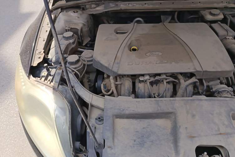 Used Ford Mondeo 2010 2.3L Luxury Version Engine Bay Right