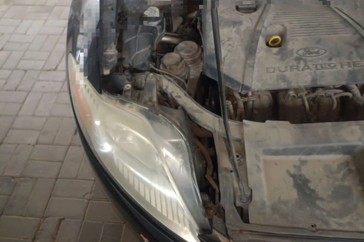 Used Ford Mondeo 2010 2.3L Luxury Version Engine Bay Right