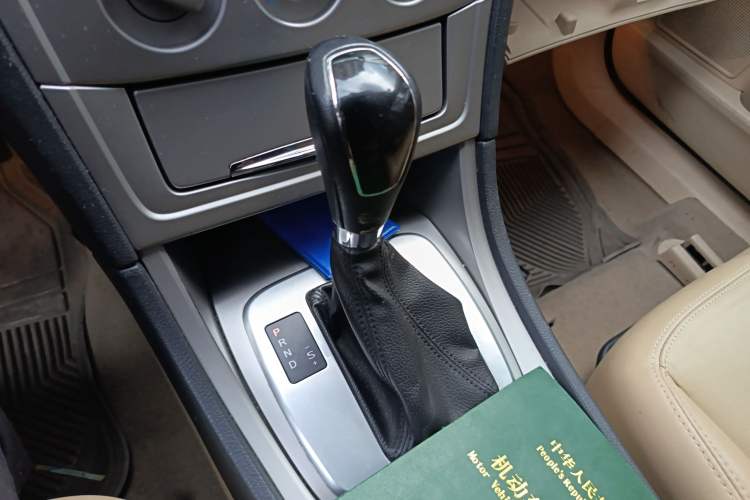 Used Ford Mondeo 2010 2.3L Fashion Edition Gear Lever