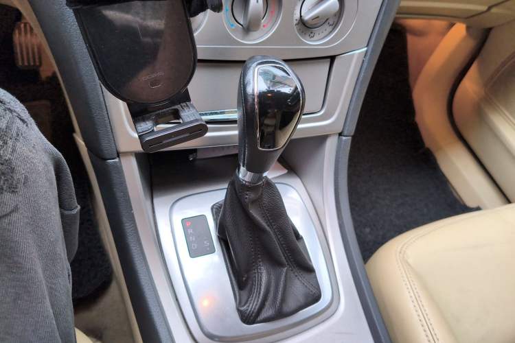 Used Ford Mondeo 2010 2.3L Fashion Edition Gear Lever