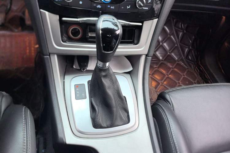 Used Ford Mondeo 2010 2.3L Fashion Edition Gear Lever