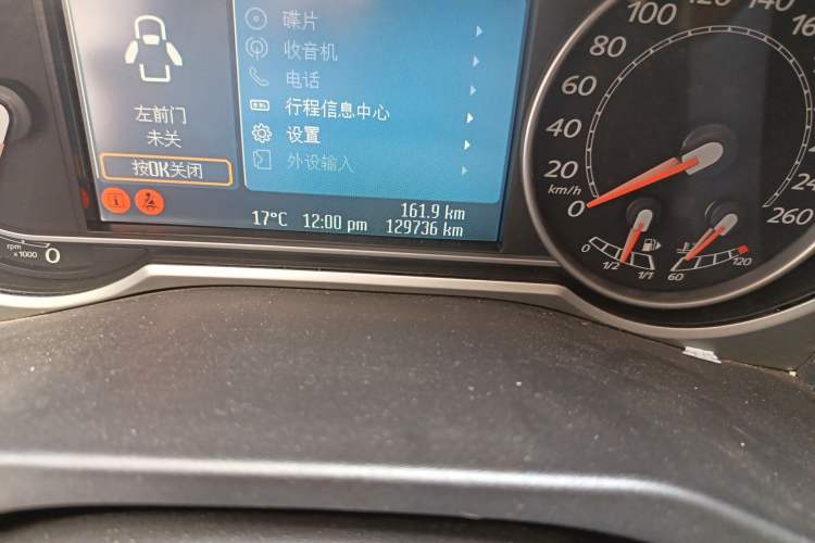 Used Ford Mondeo 2010 2.3L Luxury Version Odometer Close Up