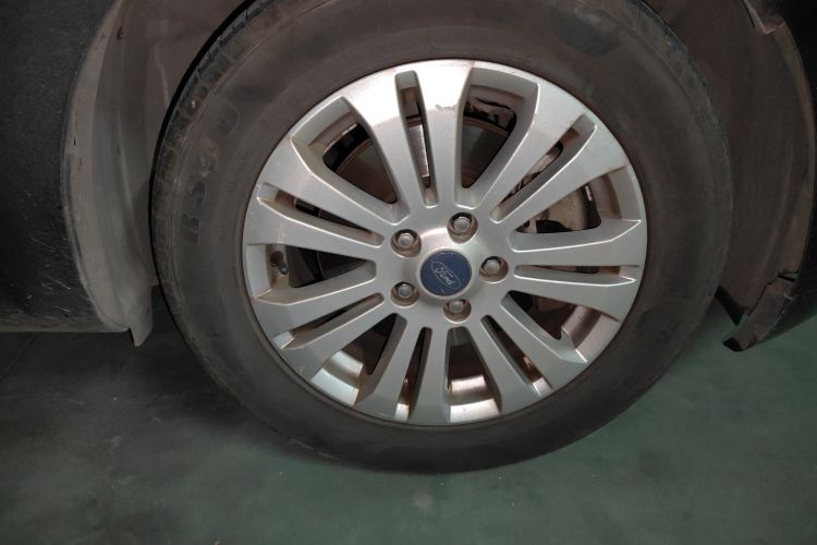 Used Ford Mondeo 2010 2.3L Fashion Edition Right Front Wheel Hub