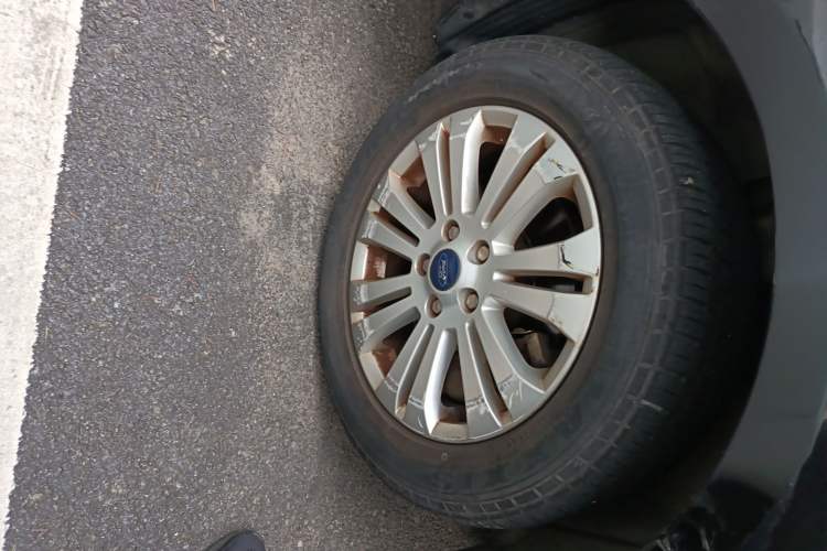 Used Ford Mondeo 2010 2.3L Fashion Edition Right Front Wheel Hub