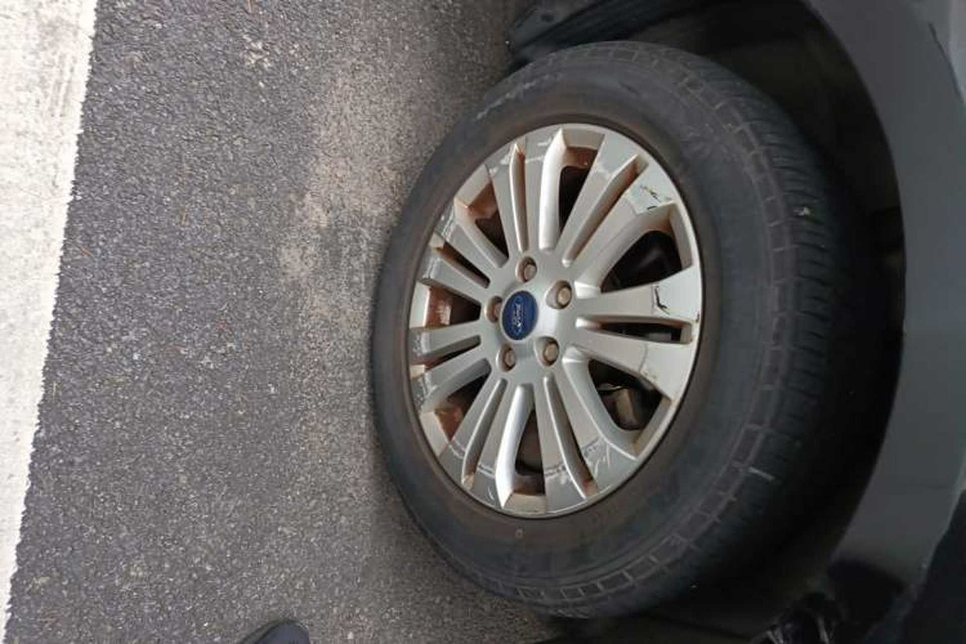 Used Ford Mondeo 2010 2.3L Fashion Edition Right Front Wheel Hub
