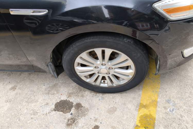 Used Ford Mondeo 2010 2.3L Fashion Edition Right Front Wheel Hub