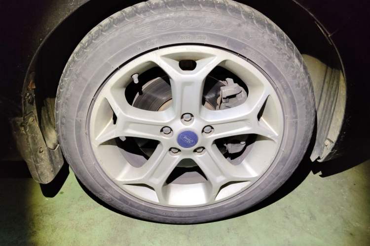 Used Ford Mondeo 2010 2.3L Fashion Edition Right Front Wheel Hub