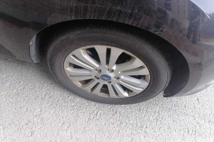 Used Ford Mondeo 2010 2.3L Fashion Edition Right Front Wheel Hub