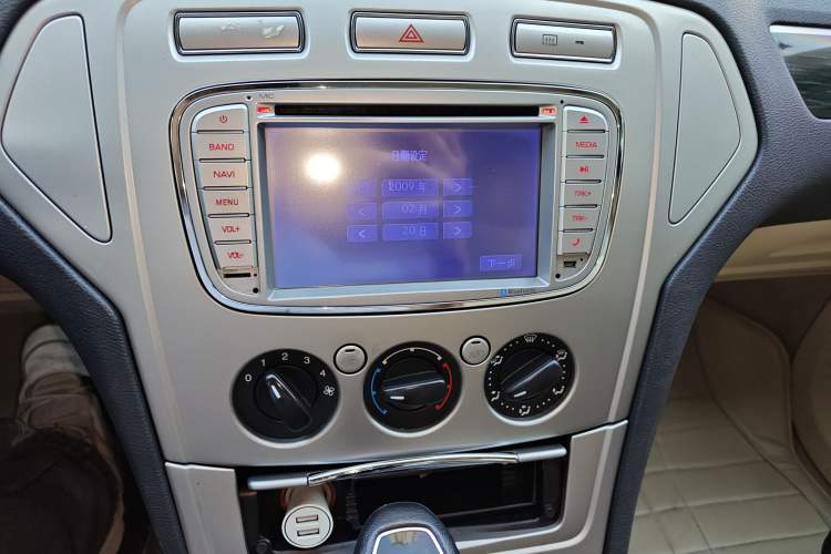 Used Ford Mondeo 2010 2.3L Fashion Edition Audio And AC Panel