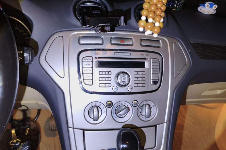Used Ford Mondeo 2010 2.3L Fashion Edition Audio And AC Panel