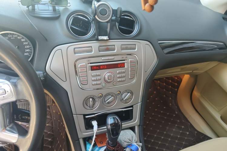 Used Ford Mondeo 2010 2.3L Fashion Edition Audio And AC Panel