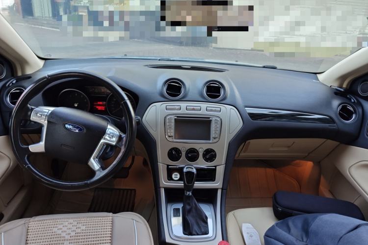 Used Ford Mondeo 2010 2.3L Fashion Edition Center Console
