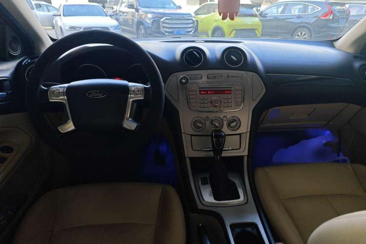 Used Ford Mondeo 2010 2.3L Fashion Edition Center Console