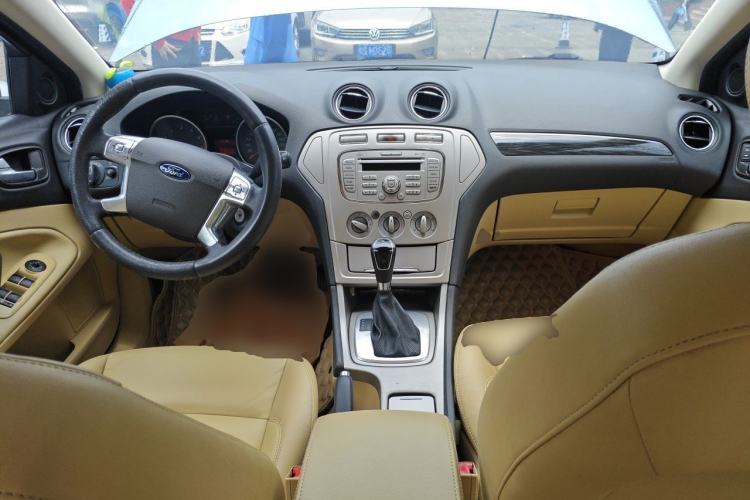 Used Ford Mondeo 2010 2.3L Fashion Edition Center Console