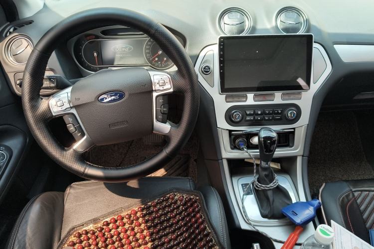Used Ford Mondeo 2010 2.3L Luxury Sport Edition Center Console