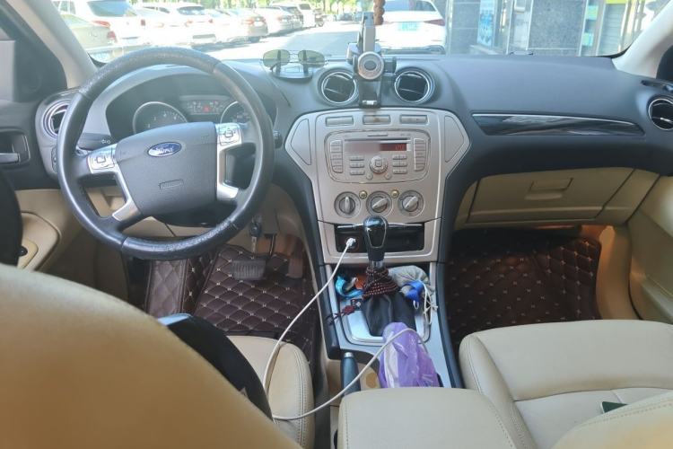 Used Ford Mondeo 2010 2.3L Fashion Edition Center Console