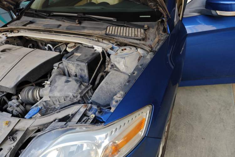 Used Ford Mondeo 2010 2.3L Fashion Edition Engine Bay Left