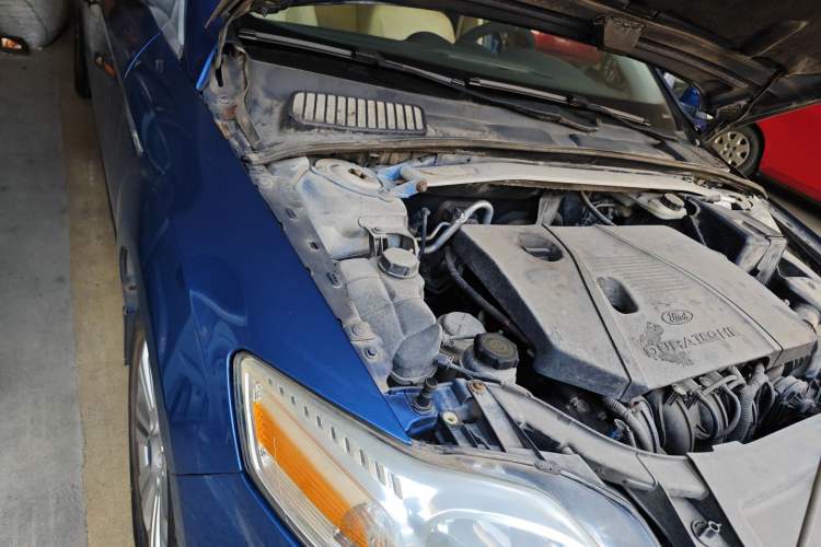 Used Ford Mondeo 2010 2.3L Fashion Edition Engine Bay Right