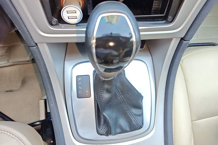 Used Ford Mondeo 2010 2.3L Fashion Edition Gear Lever