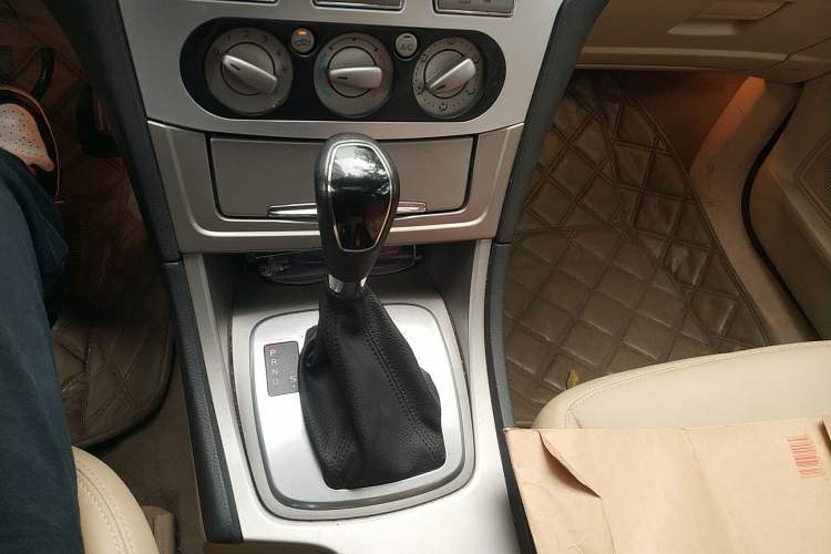 Used Ford Mondeo 2010 2.3L Fashion Edition Gear Lever