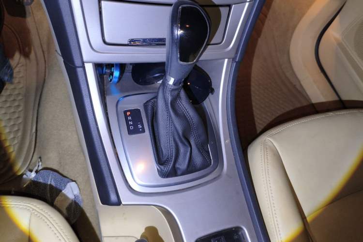 Used Ford Mondeo 2010 2.3L Fashion Edition Gear Lever