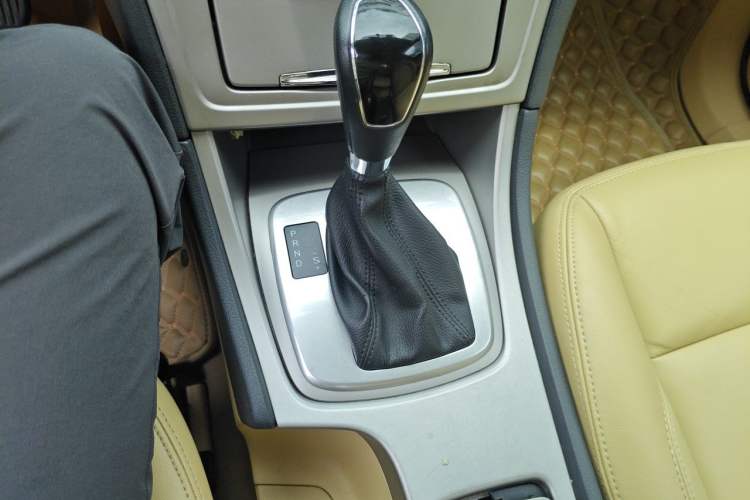 Used Ford Mondeo 2010 2.3L Fashion Edition Gear Lever
