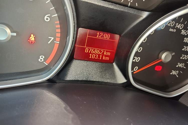 Used Ford Mondeo 2010 2.3L Fashion Edition Odometer Close Up